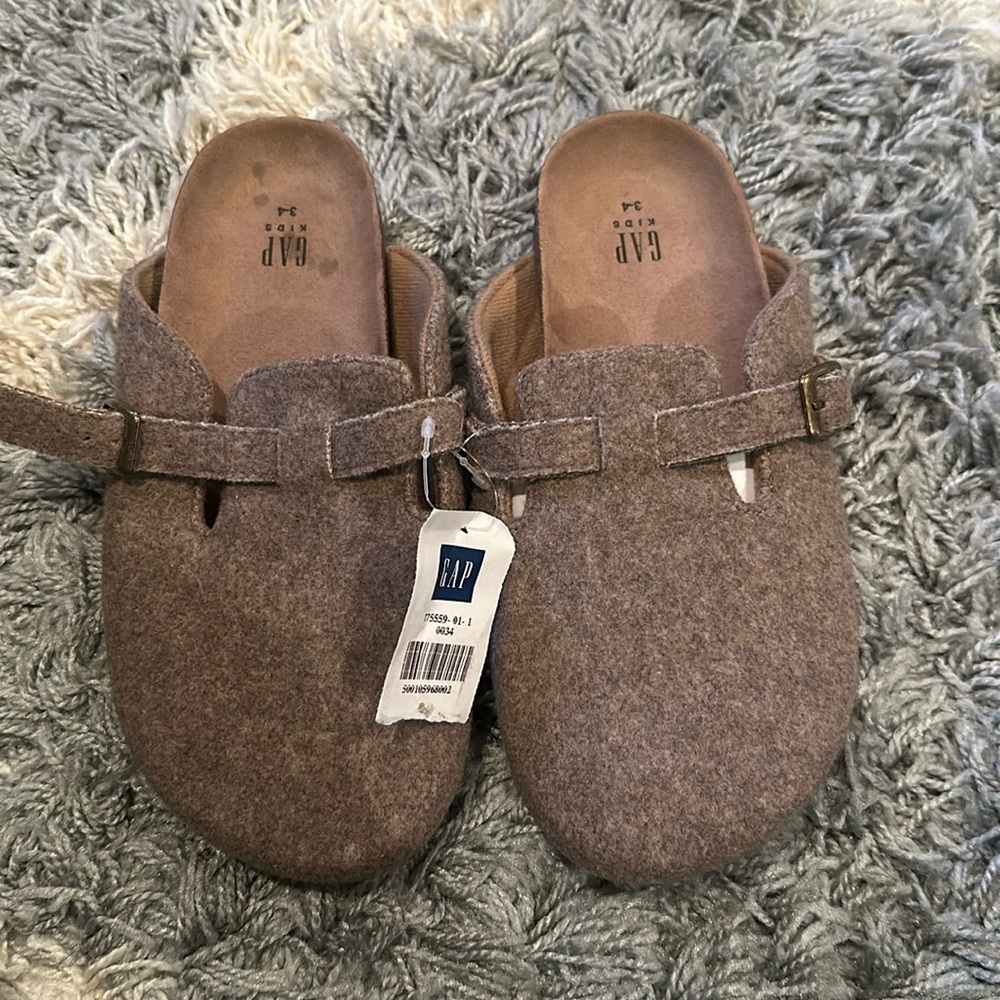 KidsGap shoes size 3-4